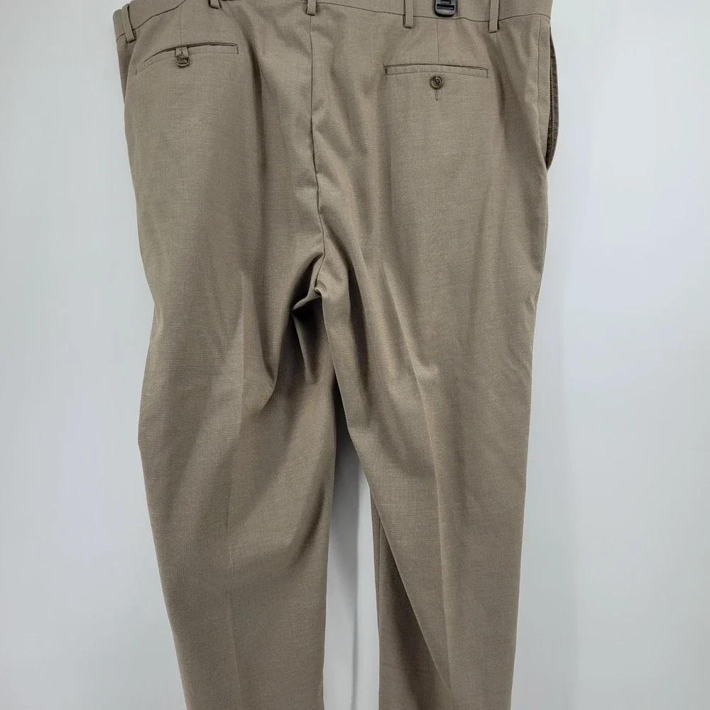 Roundtree & Yorke TravelSmart Khaki Tan Dress Pants Mens 46x32 Office Casual